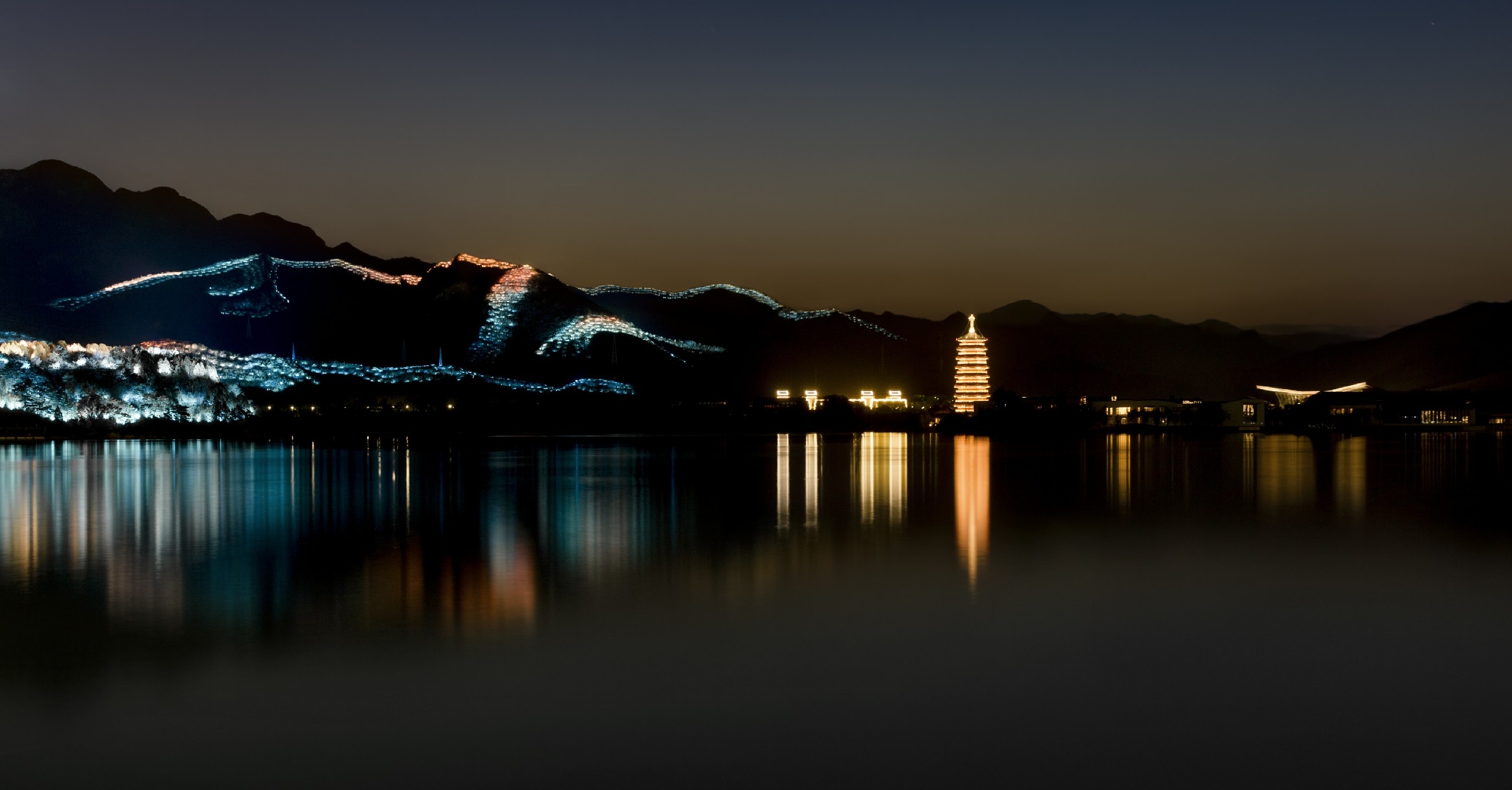 "一带一路"峰会北京雁栖湖景区创意光影作品_良业科技集团股份有限